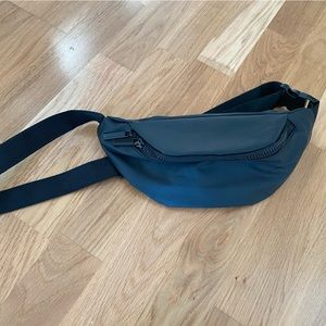 Black crossbody bum bag
